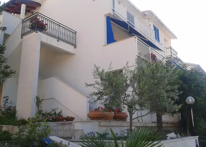 Mare Losinjska 16 아파트