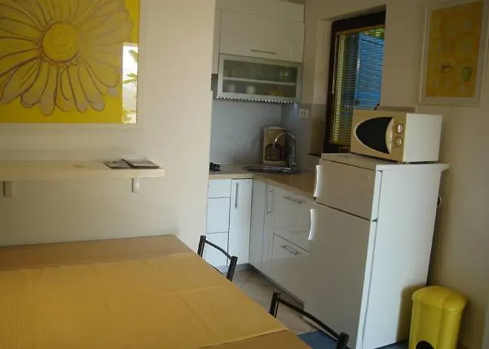 Mare Losinjska 16 아파트 *