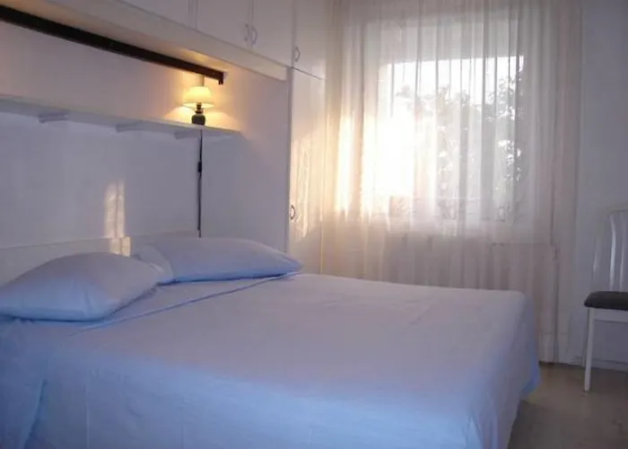 Mare Losinjska 16 * 라벡