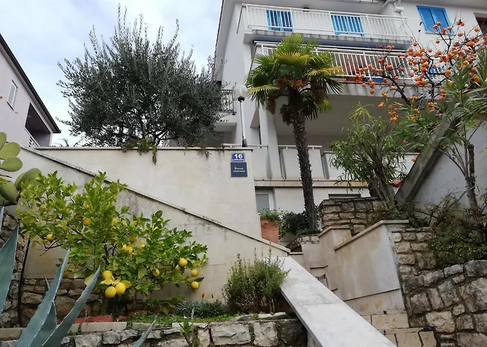 Mare Losinjska 16 아파트 *