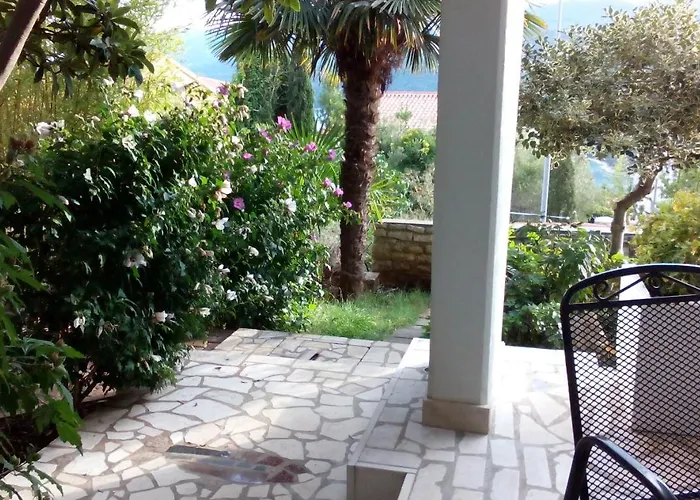 Mare Losinjska 16 아파트