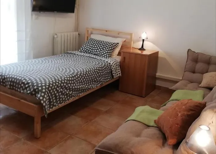 Mare Losinjska 16 라벡